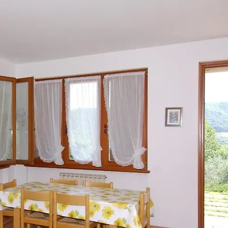 Sleeps 6 With Pool And Wifi Apartment