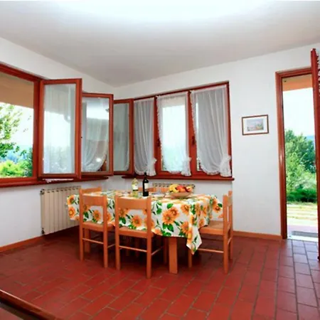 Apartment Sleeps 6 With Pool And Wifi
